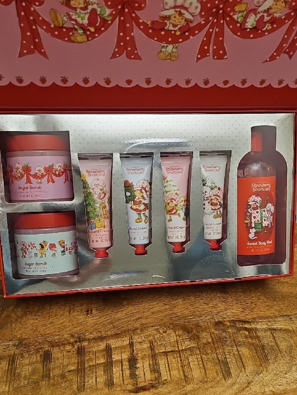 NEW Strawberry Shortcake Vintage Style Holiday 7-Piece Bath Gift Set - Picture 2 of 4